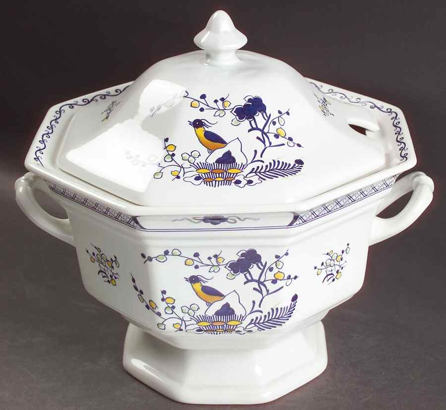 Volendam Tureen &  Lid by Wedgwood-1