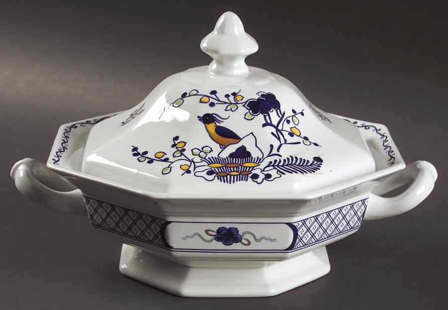 Volendam Octagonal Covered Vegetable by Wedgwood-1