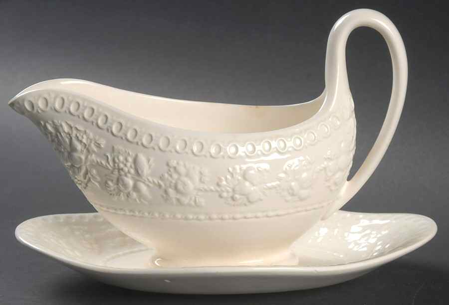 Wellesley Gravy Boat & Underplate by Wedgwood-1