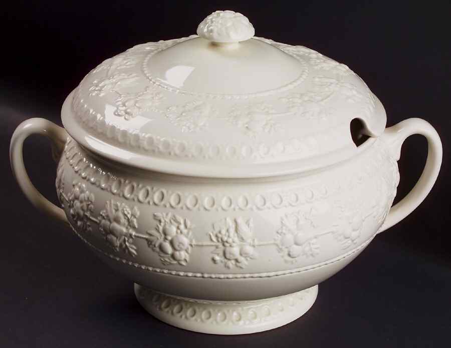 Wellesley Tureen &  Lid by Wedgwood-1