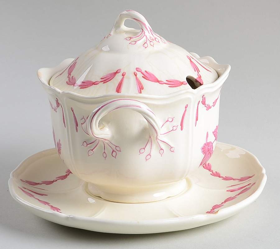 Williamsburg Husk Sauce Boat & Lid with Underplate by Wedgwood-1