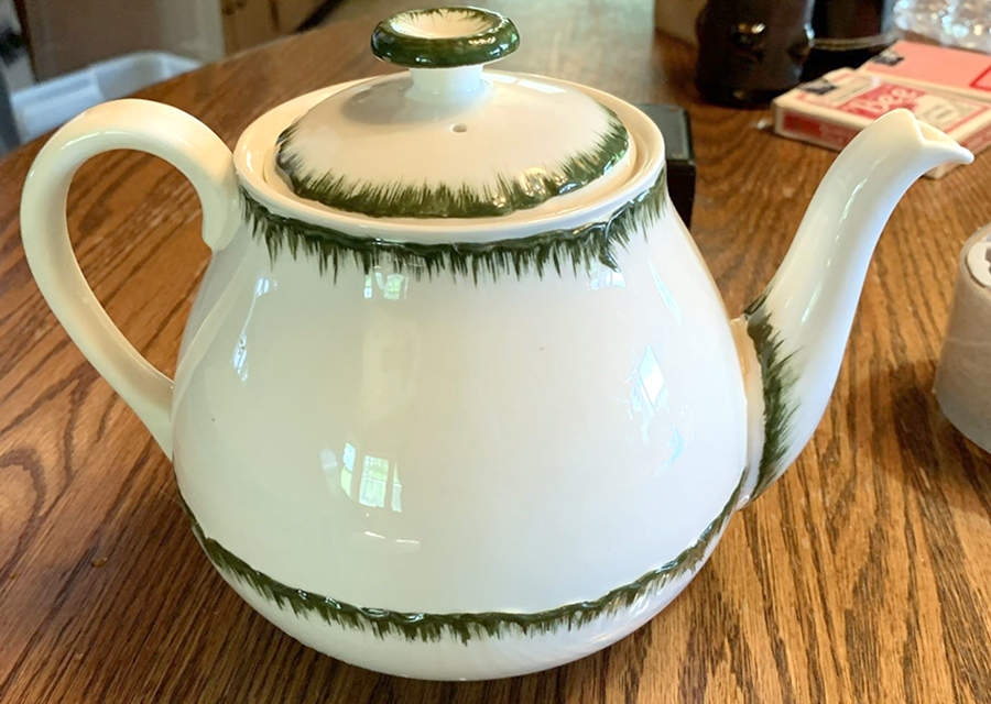 Williamsburg Green Teapot & Lid by Wedgwood-1