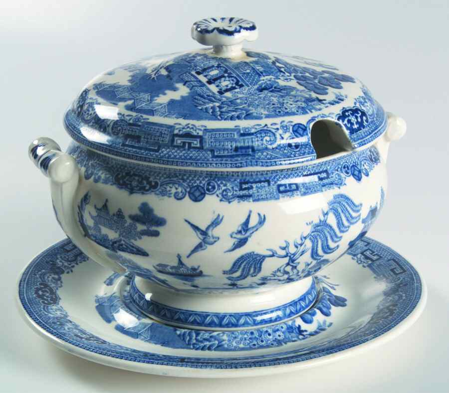 Willow Blue (Newer, Smooth) Sauce Boat & Lid with Underplate by Wedgwood-1
