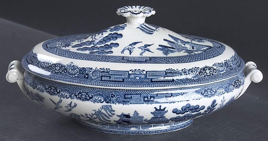 Willow Blue (Older, Smooth) Oval Covered Vegetable by Wedgwood-1