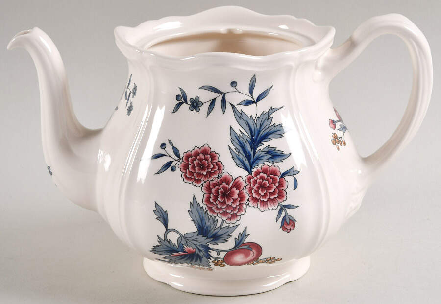 Williamsburg Potpourri Teapot No Lid by Wedgwood-1