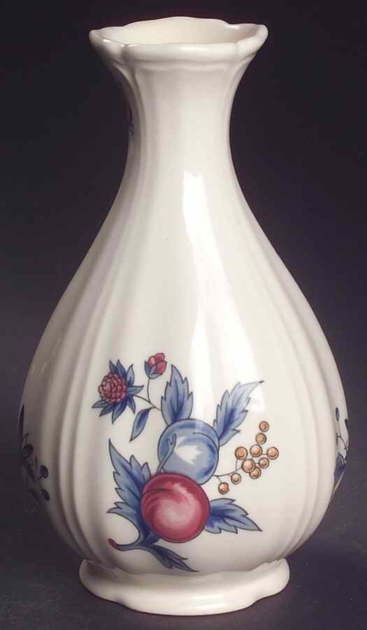 Williamsburg Potpourri 5" Vase by Wedgwood-1