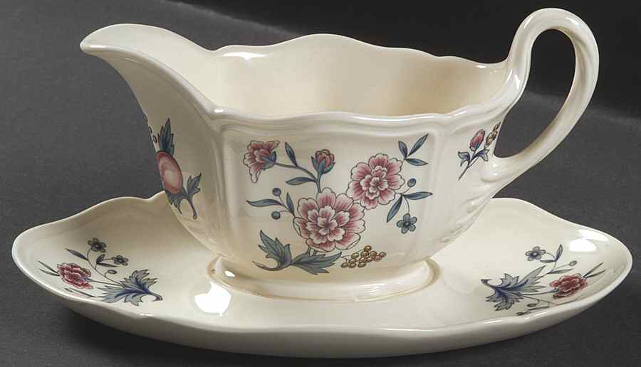Williamsburg Potpourri Gravy Boat with Attached Underplate by Wedgwood-1