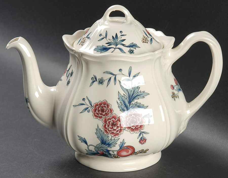 Williamsburg Potpourri Teapot & Lid by Wedgwood-1