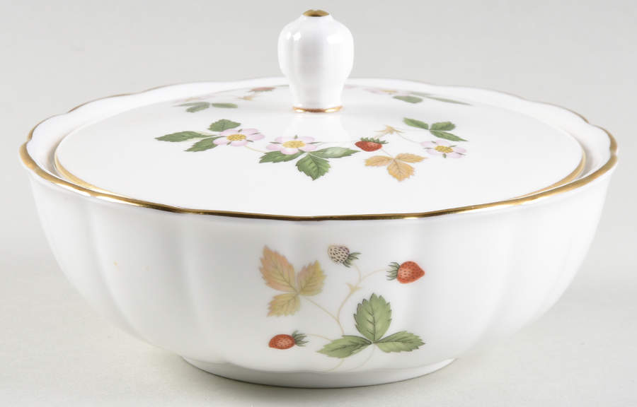 Wild Strawberry (Bone & Oven To Table) Murray Dish with Lid by Wedgwood-1