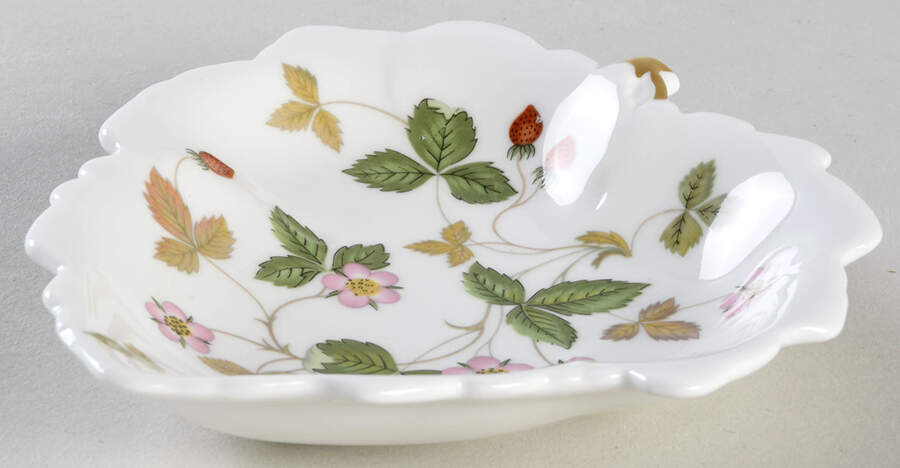 Wild Strawberry (Bone & Oven To Table) Small Leaf Dish by Wedgwood-1