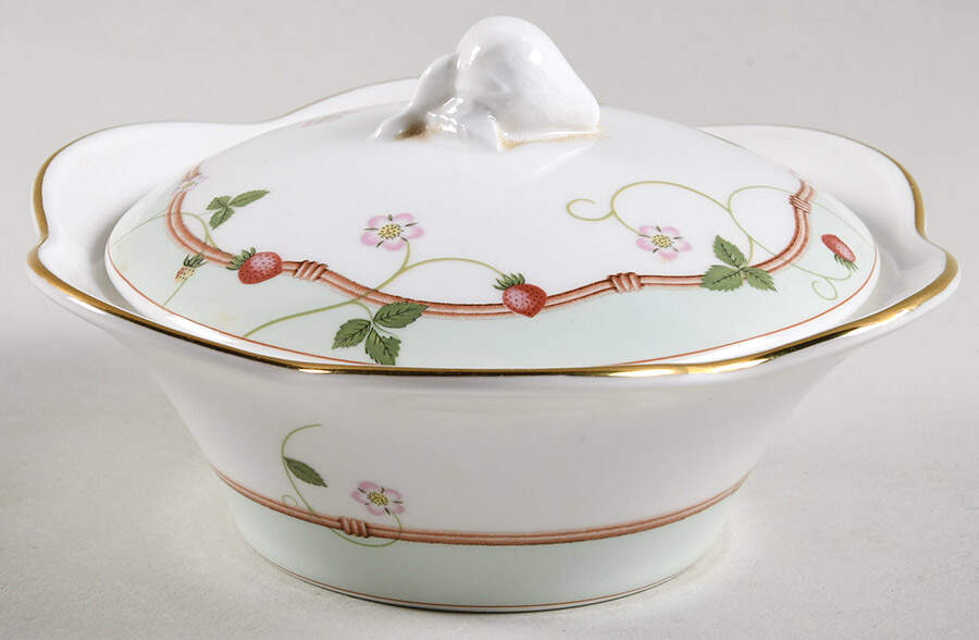 Wild Strawberry (Bone & Oven To Table) Sugar Bowl & Lid by Wedgwood-1