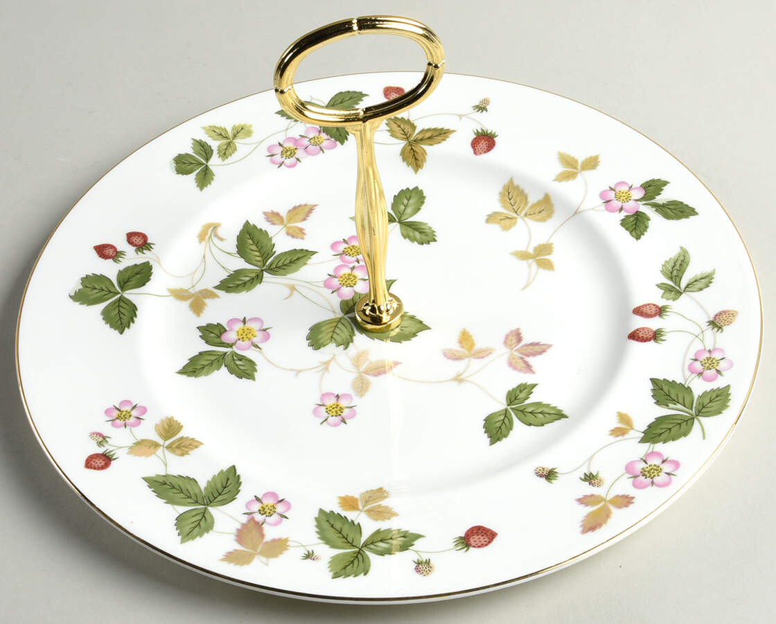 Wild Strawberry (Bone & Oven To Table) Round Serving Plate with Center Handle (Dp) Hc by Wedgwood-1