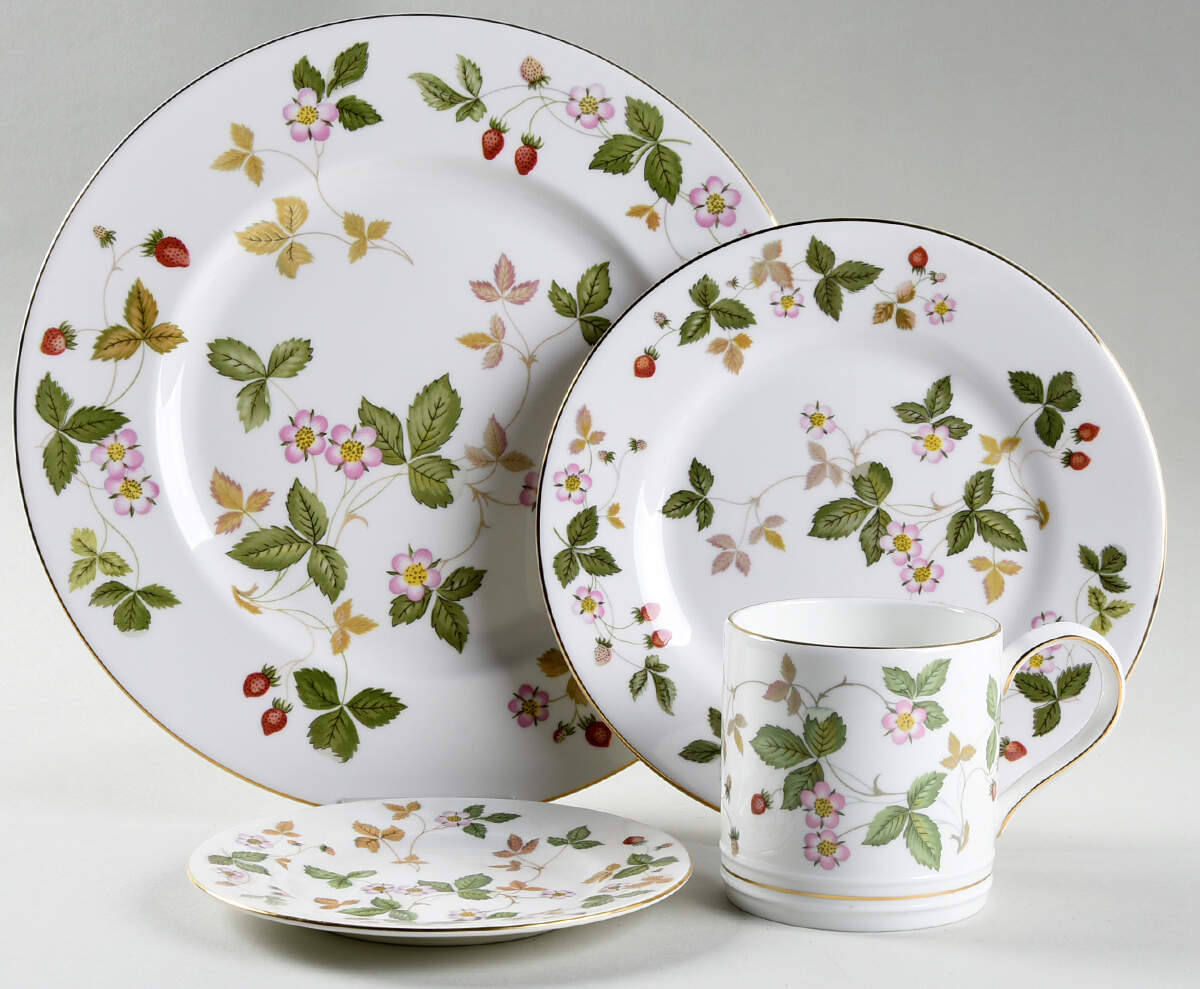 Wild Strawberry (Bone & Oven To Table) 32  Piece Estate Set by Wedgwood-1