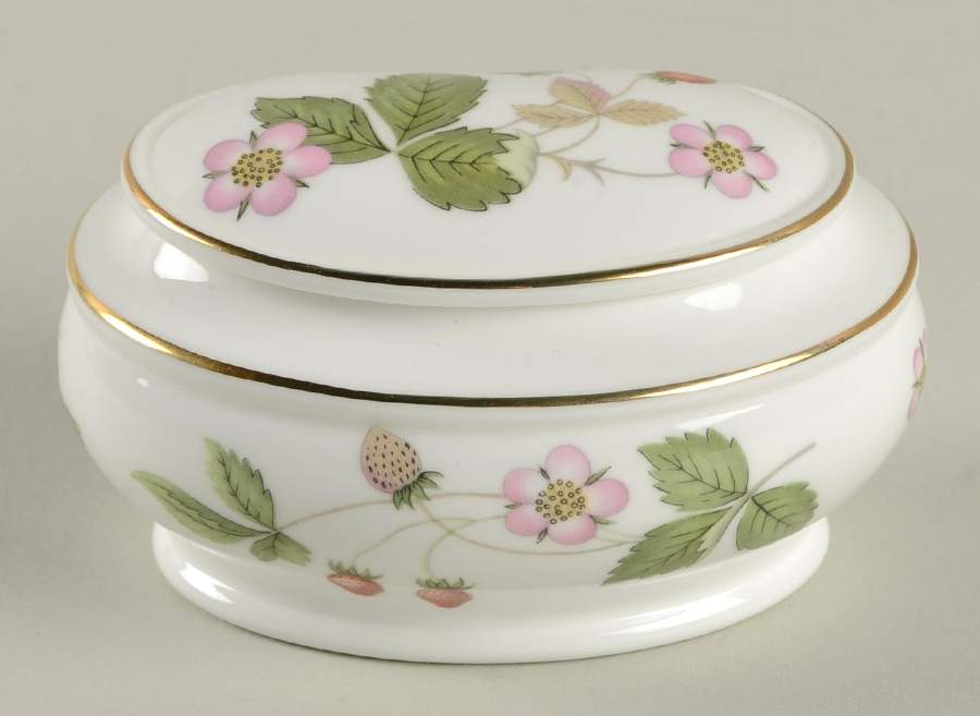 Wild Strawberry (Bone & Oven To Table) Pearl Box & Lid by Wedgwood-1