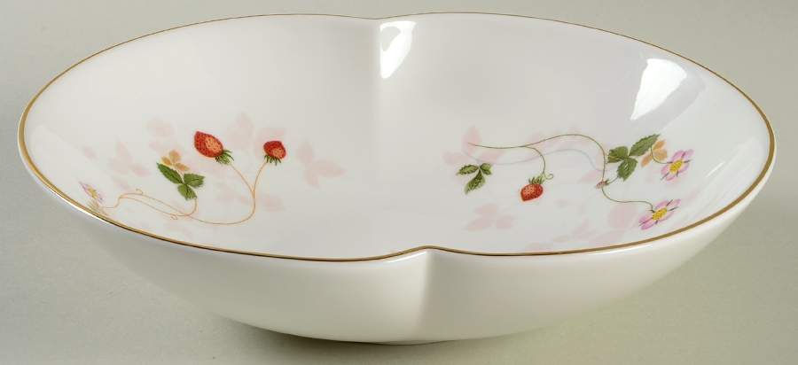 Wild Strawberry (Bone & Oven To Table) 8" Shallow Round Bowl by Wedgwood-1