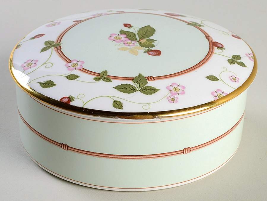 Wild Strawberry (Bone & Oven To Table) Candy Box & Lid by Wedgwood-1