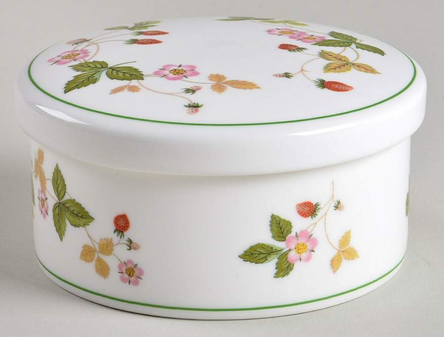 Wild Strawberry (Bone & Oven To Table) 3" Round Box & Lid by Wedgwood-1