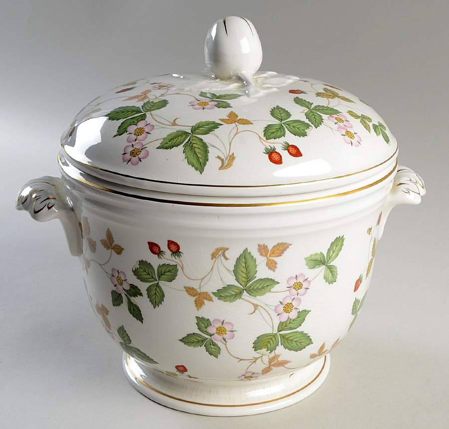 Wild Strawberry (Bone & Oven To Table) Ice Bucket & Lid by Wedgwood-1