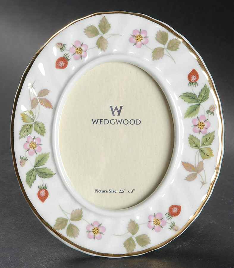 Wild Strawberry (Bone & Oven To Table) Oval Picture Frame by Wedgwood-1