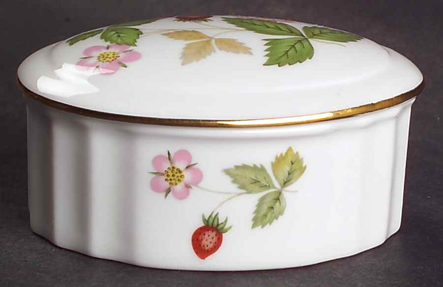 Wild Strawberry (Bone & Oven To Table) Small Oval Box & Lid by Wedgwood-1