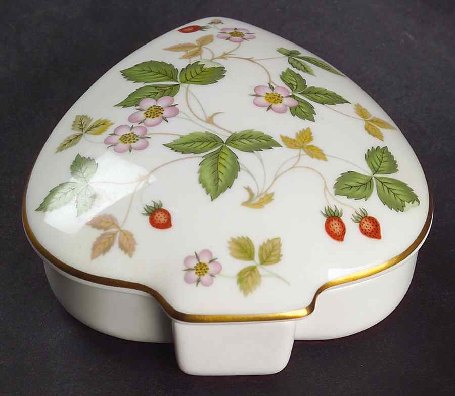 Wild Strawberry (Bone & Oven To Table) Box-Spade Shape/With Lid-Large by Wedgwood-1