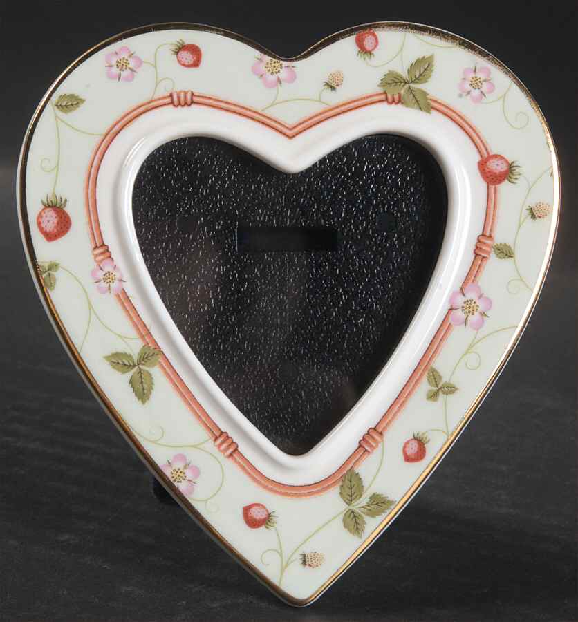 Wild Strawberry (Bone & Oven To Table) Heart Shape Picture Frame by Wedgwood-1