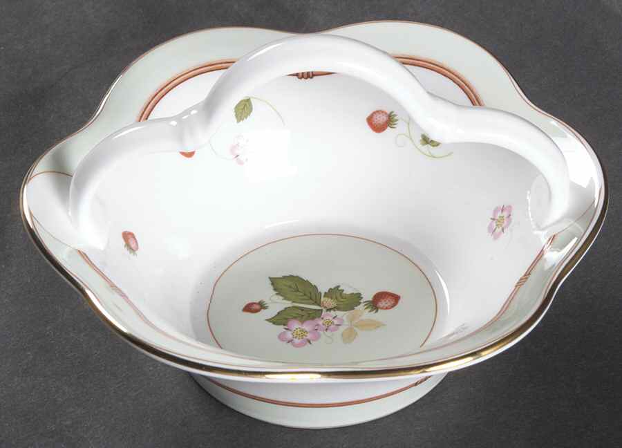 Wild Strawberry (Bone & Oven To Table) 5" Handled Petal Basket by Wedgwood-1