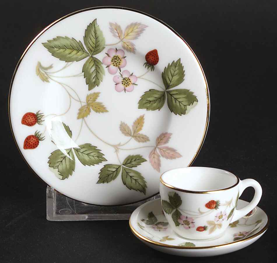 Wild Strawberry (Bone & Oven To Table) Mini Boxed Set, Cup and Saucer, and Plate by Wedgwood-1