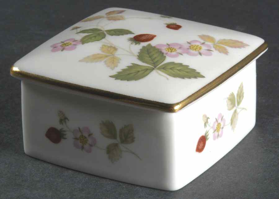 Wild Strawberry (Bone & Oven To Table) Square Box with Lid by Wedgwood-1
