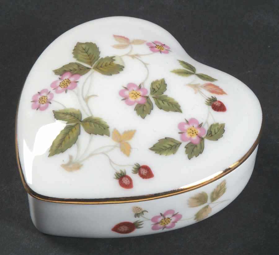 Wild Strawberry (Bone & Oven To Table) Small Heart Shape Box & Lid by Wedgwood-1