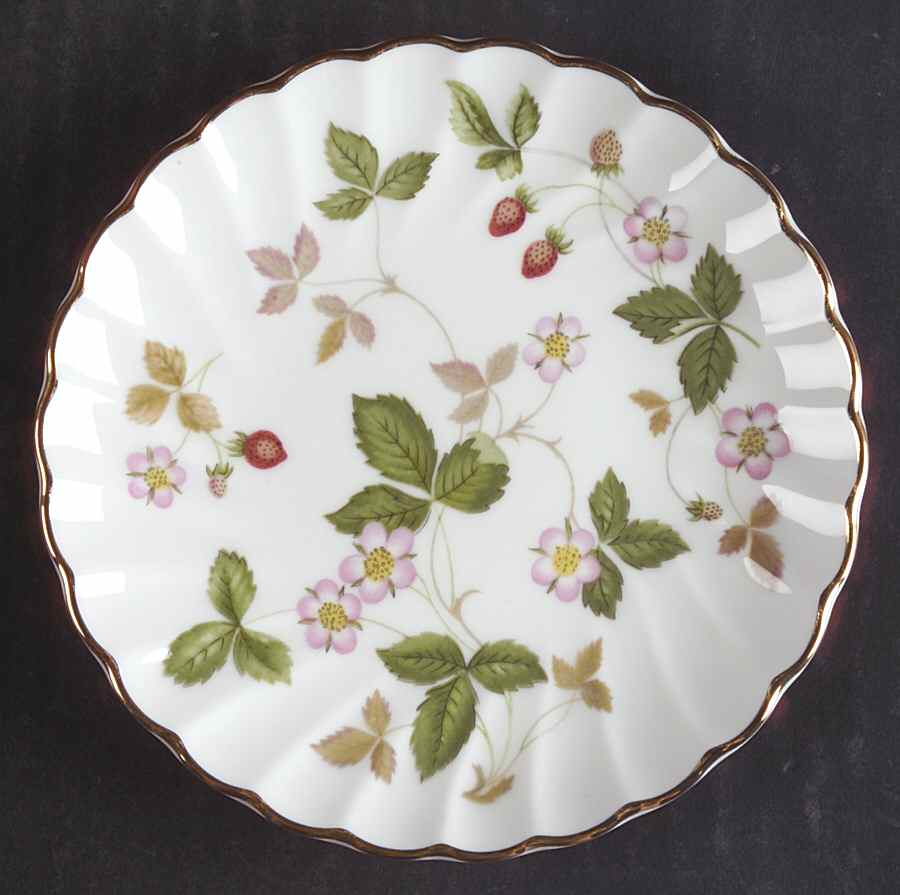 Wild Strawberry (Bone & Oven To Table) Round Templeton Tray by Wedgwood-1