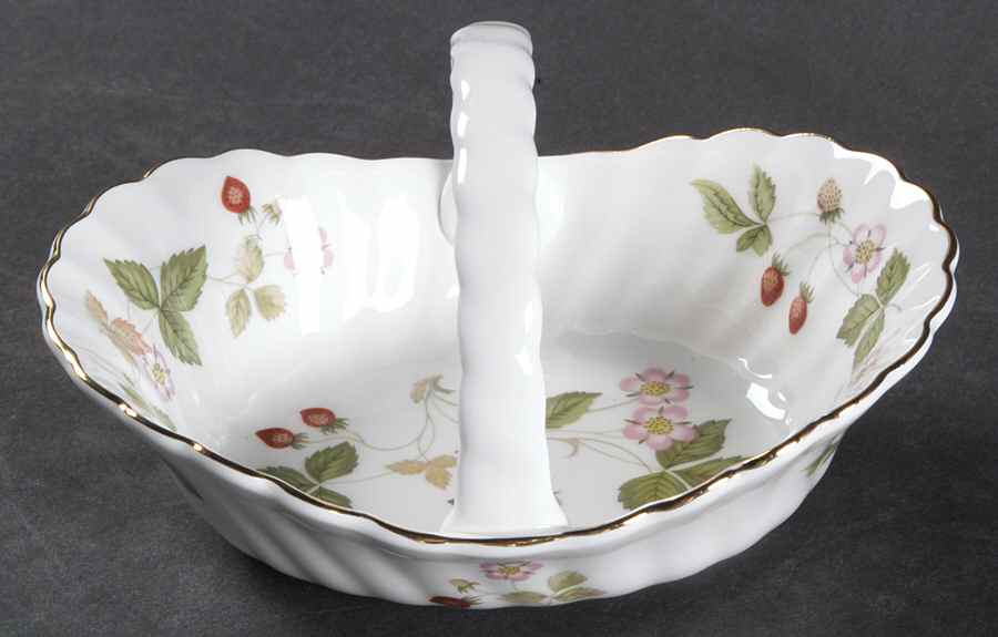 Wild Strawberry (Bone & Oven To Table) 5" Handled Canterbury Basket by Wedgwood-1