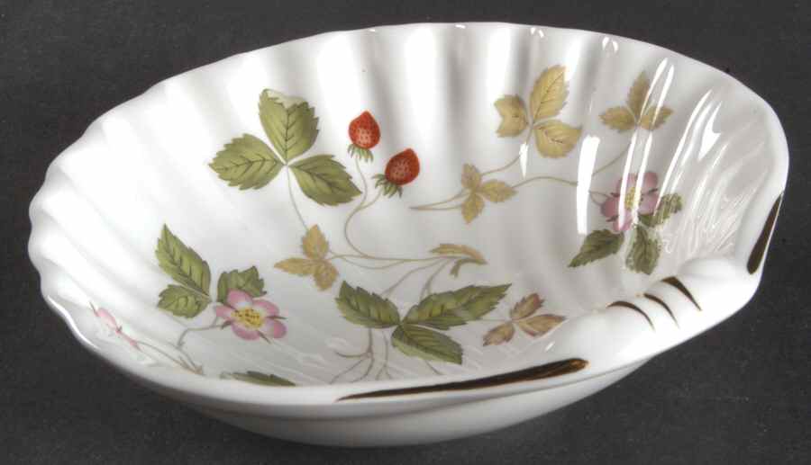 Wild Strawberry (Bone & Oven To Table) Shell Shaped Dish by Wedgwood-1
