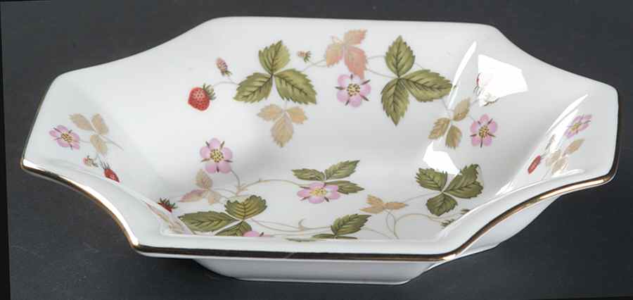 Wild Strawberry (Bone & Oven To Table) Sweet Meat Dish by Wedgwood-1