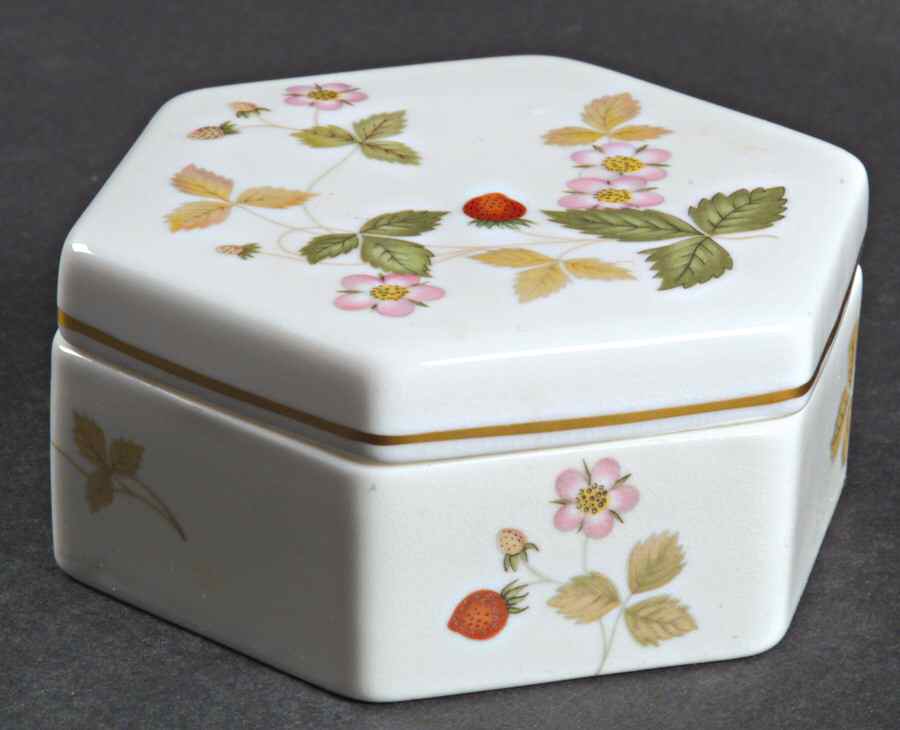 Wild Strawberry (Bone & Oven To Table) Hexagonal Box & Lid by Wedgwood-1