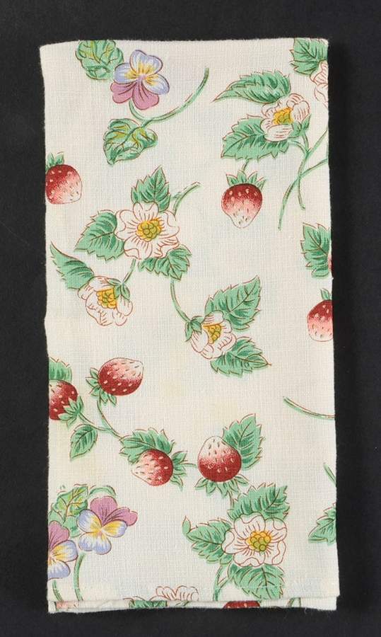 Wild Strawberry (Bone & Oven To Table) 19" Cloth Napkin by Wedgwood-1