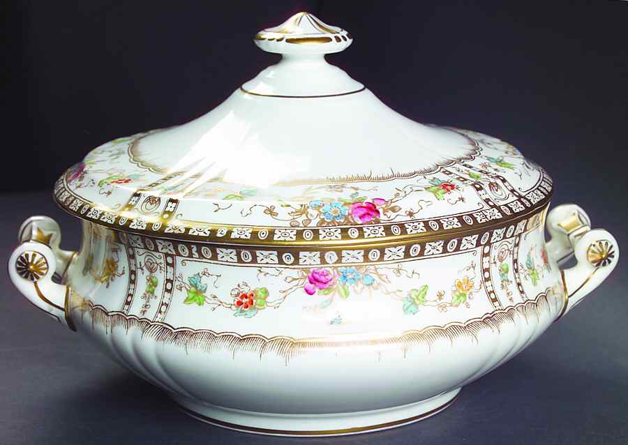 X3525 Round Covered Vegetable by Wedgwood-1