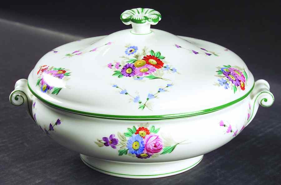 X6915 Round Covered Vegetable by Wedgwood-1