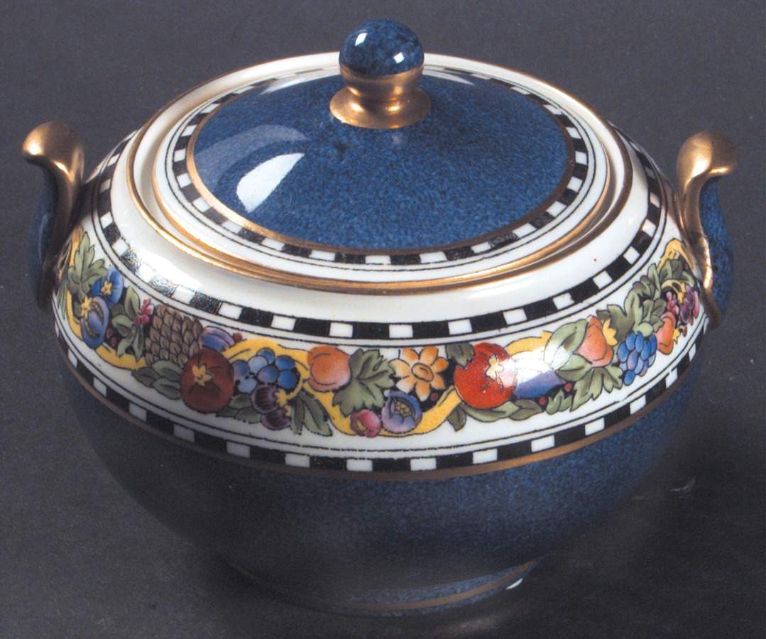 X9816 146 Shape Sugar Bowl & Lid by Wedgwood-1