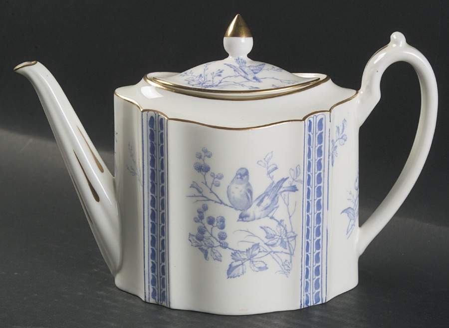 Y2715 Teapot & Lid by Wedgwood-1