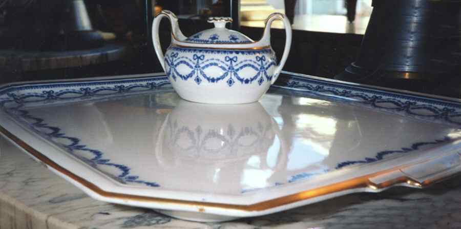 Y5151 Sugar Bowl & Lid by Wedgwood-1