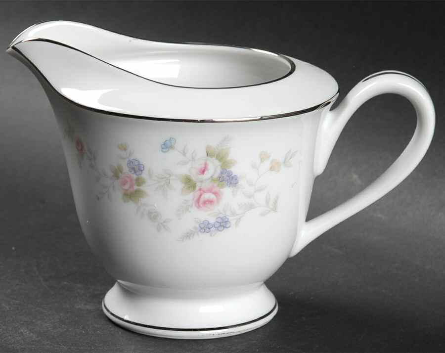 Cambric Creamer by Wyndham-1
