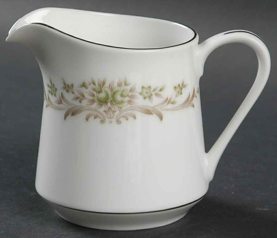 Penrose Creamer by Wyndham-1