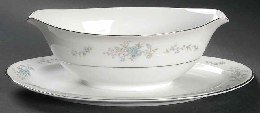 Stamford Gravy Boat with Attached Underplate by Wyndham-1