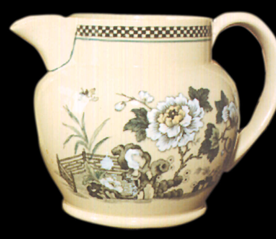 C5146 Creamer by Wedgwood-1