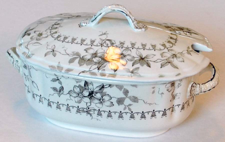 Hero Sauce Boat & Lid by Wedgwood-1