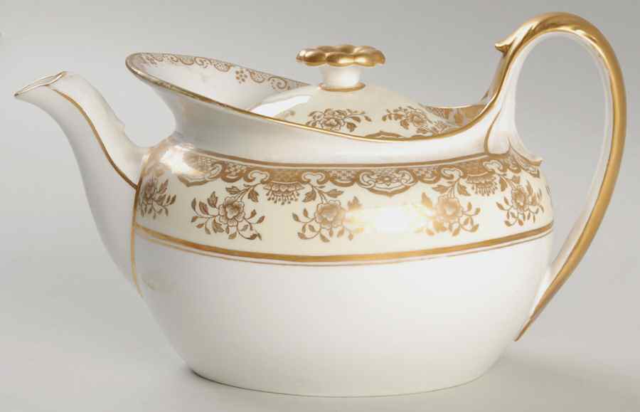 Y3966 Teapot & Lid by Wedgwood-1