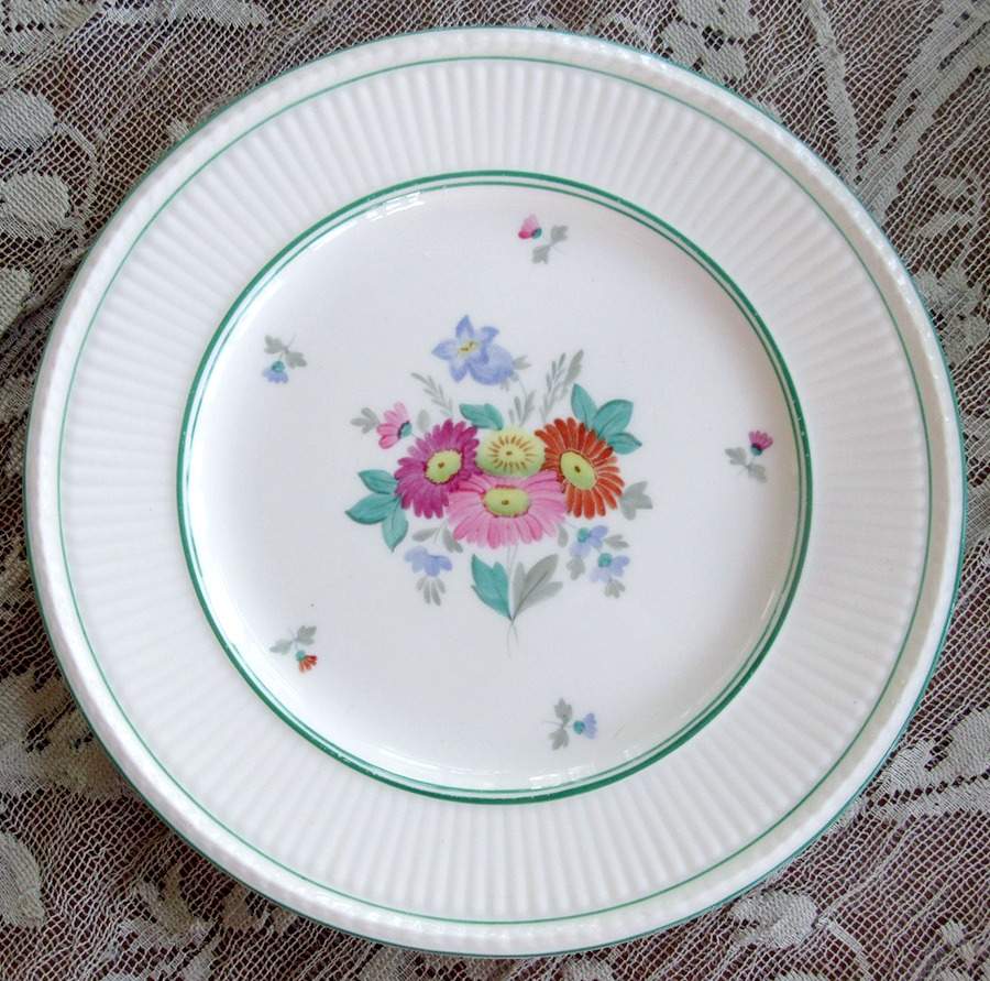 X9441 Luncheon Plate by Wedgwood-1