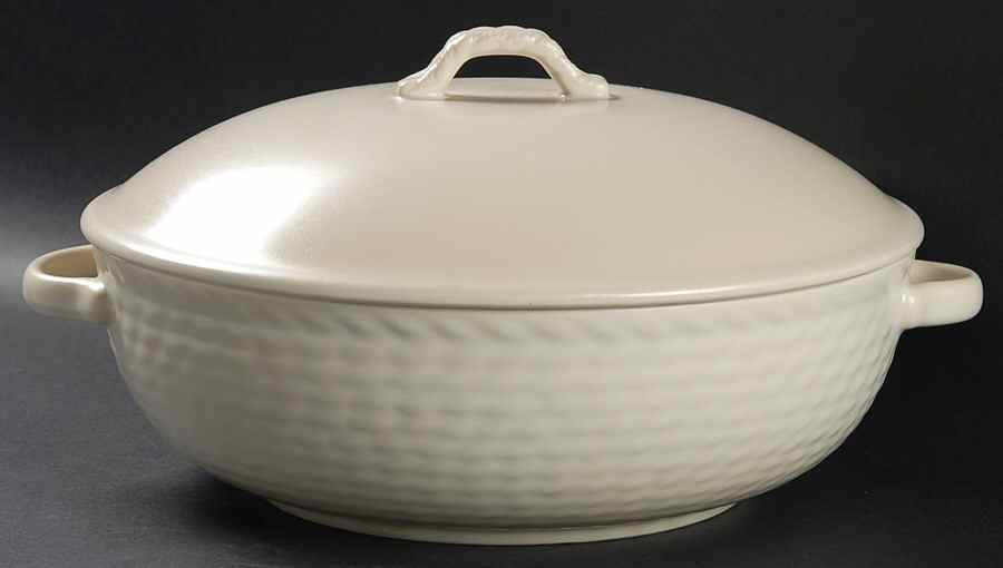 Stone Harbor Seagrass (Green) 2.25 Qt Round Covered Casserole by Wedgwood-1