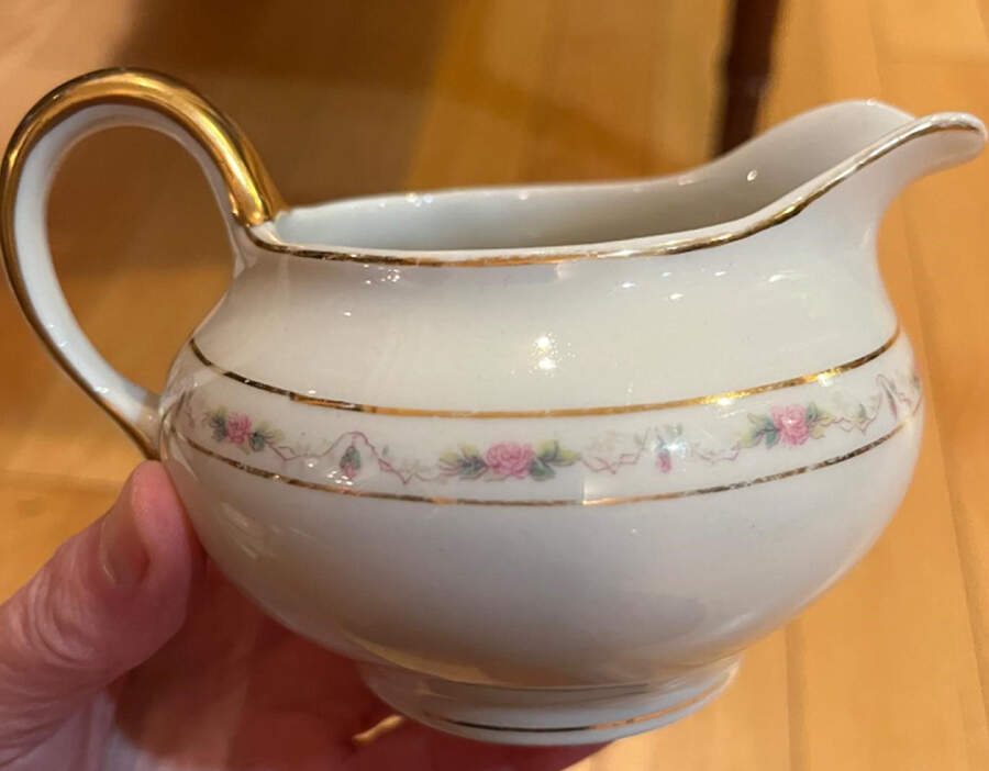 09093 Creamer by Warwick-1